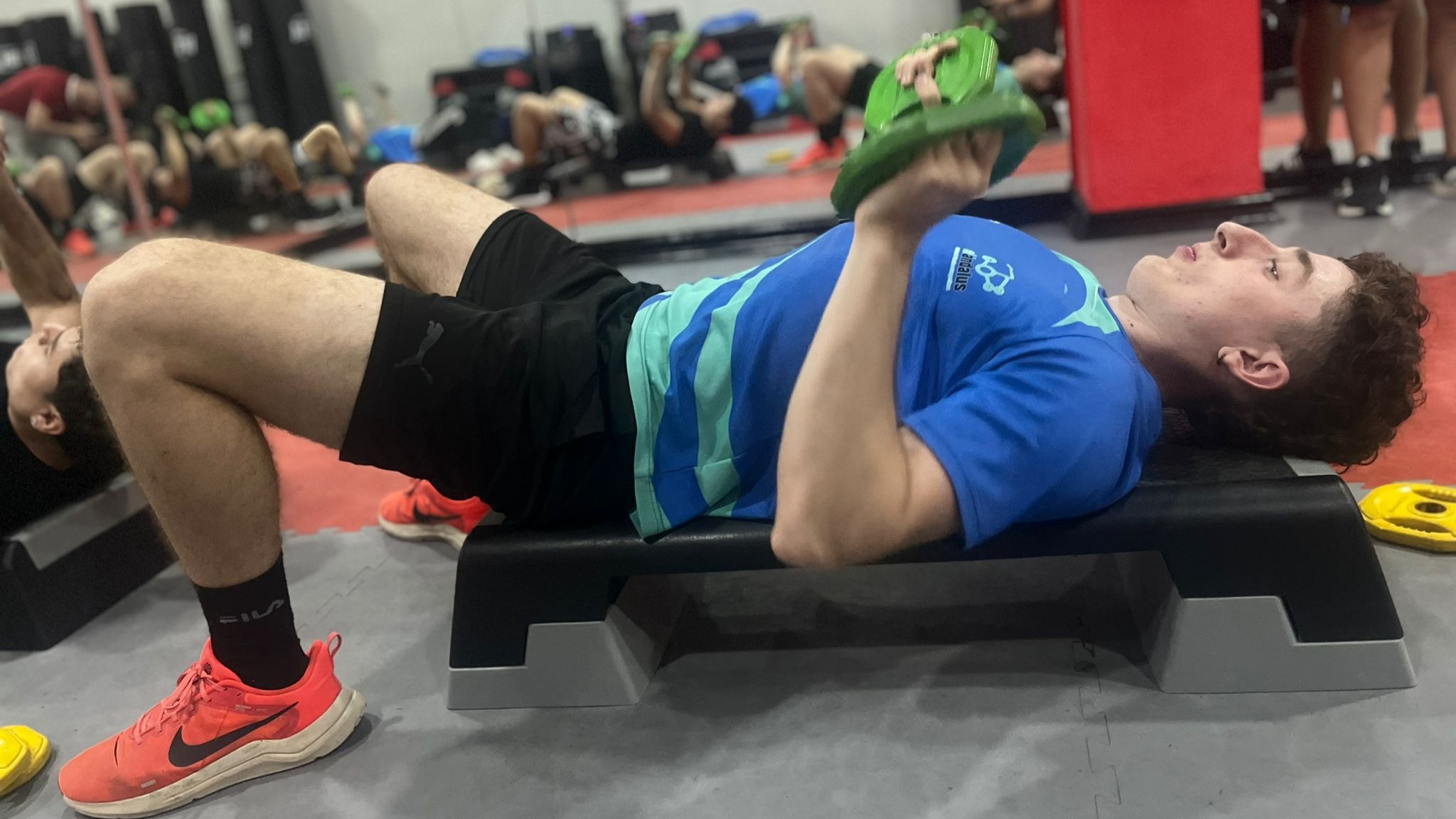 Alumno de TSAF dirige un ejercicio de entrenamiento personal en Linares